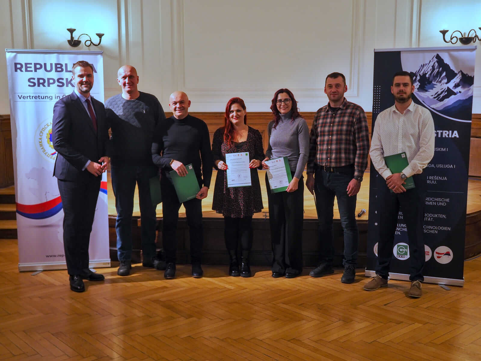 Diplomverleihung an Teilnehmer des Projekts „Fit4Austria“.